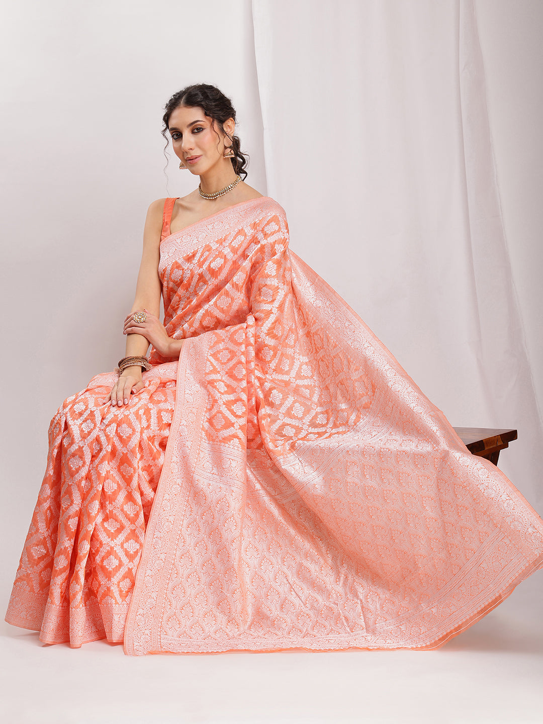 Janasya Peach Silk Blend Floral Jacquard Saree | Swadesiicart