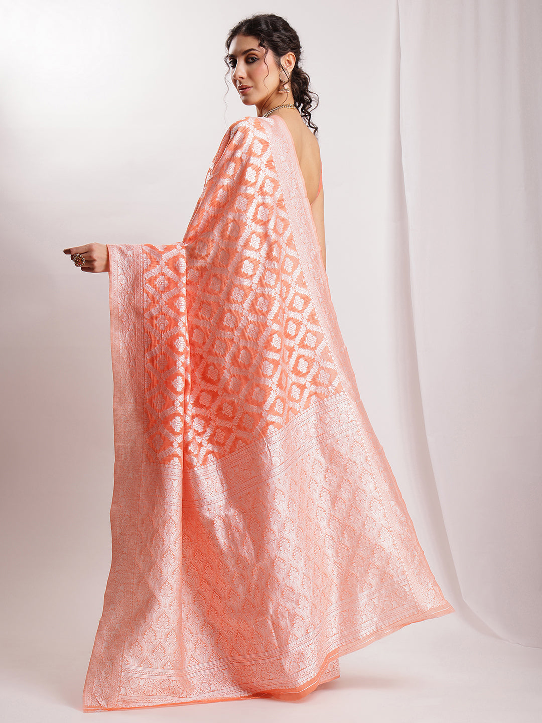 Janasya Peach Silk Blend Floral Jacquard Saree | Swadesiicart