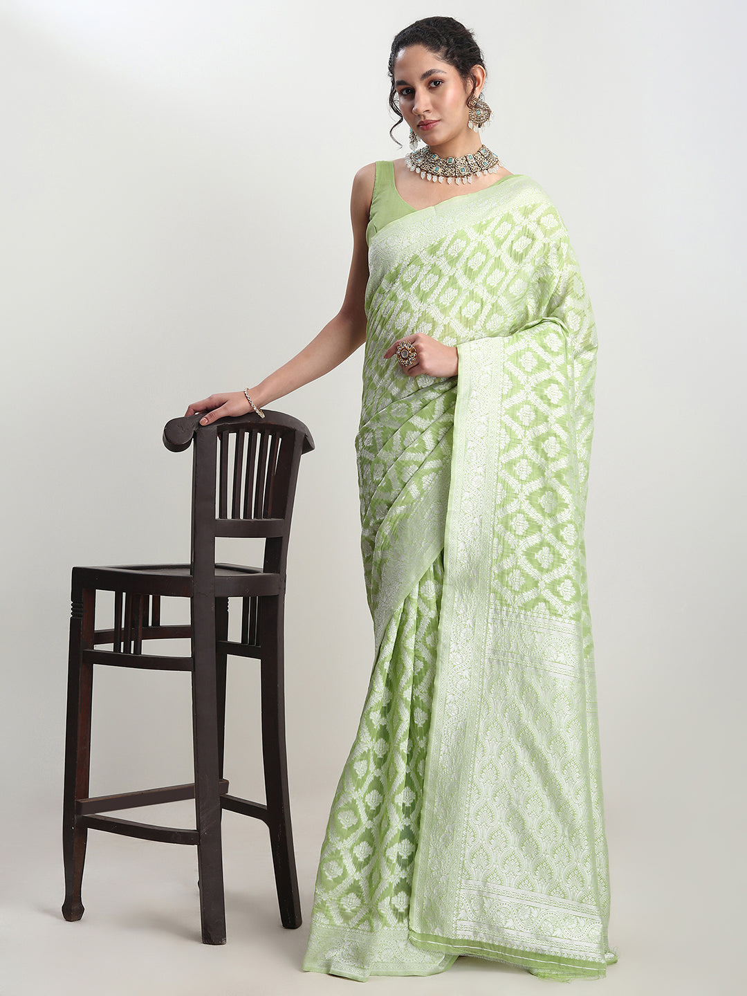 Janasya Light Green Silk Blend Floral Jacquard Saree | Swadesiicart