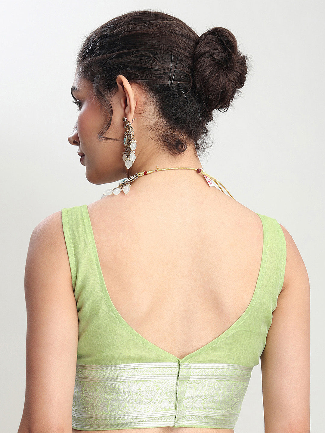 Janasya Light Green Silk Blend Floral Jacquard Saree | Swadesiicart