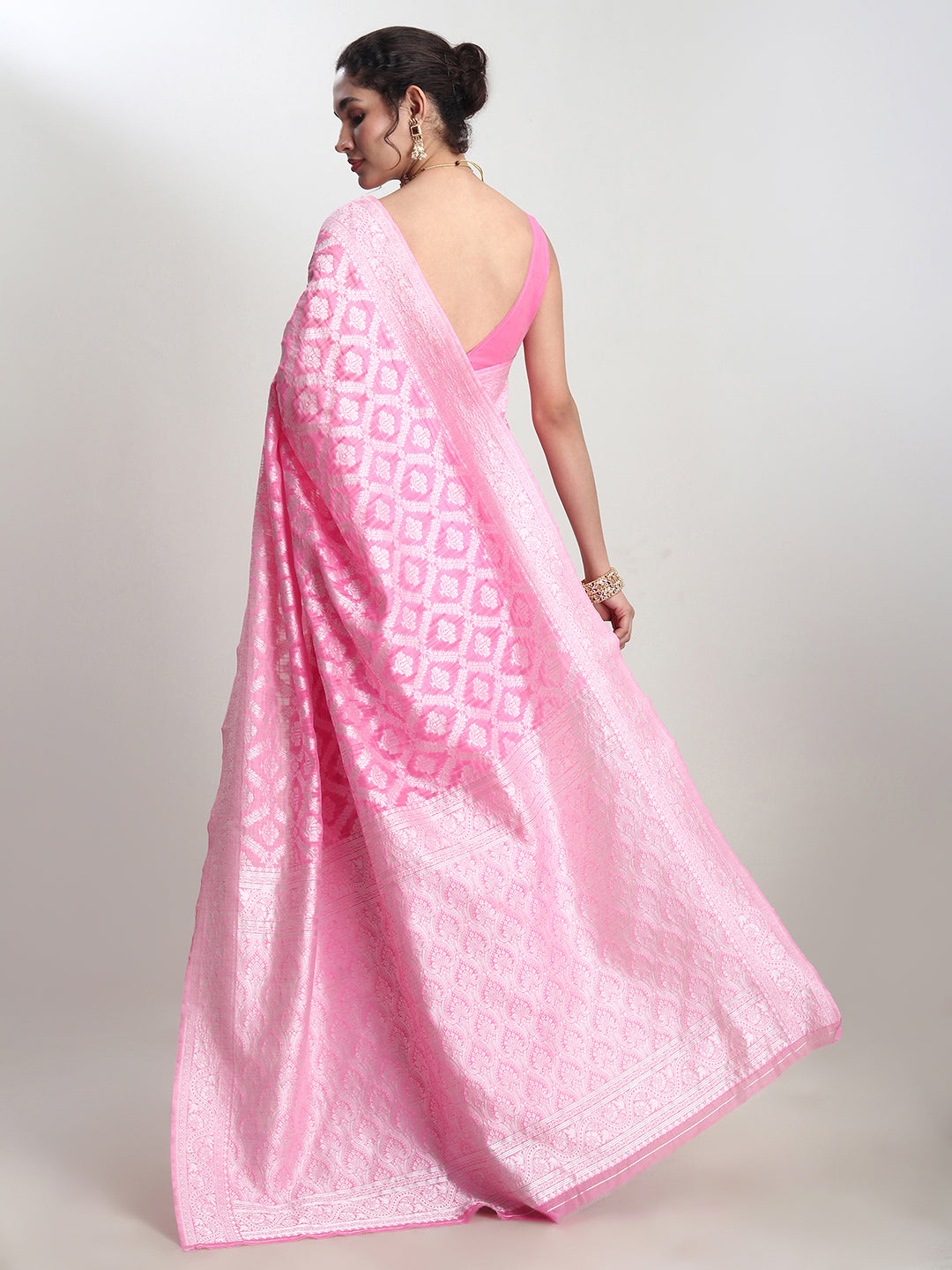 Janasya Pink Silk Blend Floral Jacquard Saree | Swadesiicart
