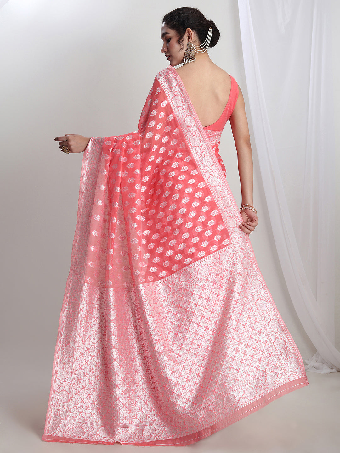 Janasya Coral Silk Blend Floral Jacquard Saree | Swadesiicart
