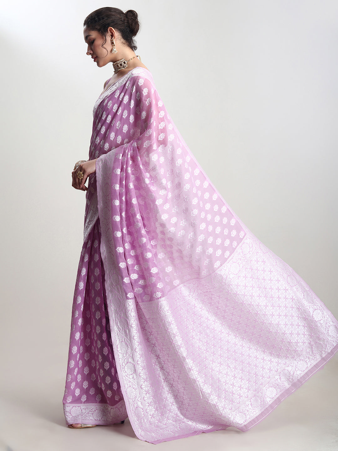 Janasya Lavender Silk Blend Floral Jacquard Saree | Swadesiicart