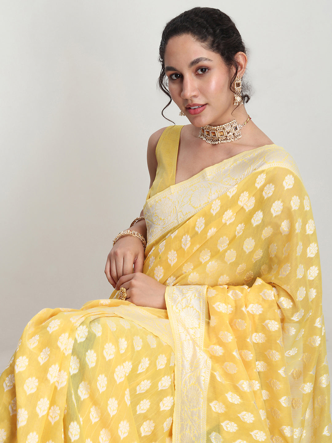 Janasya Yellow Silk Blend Floral Jacquard Saree | Swadesiicart