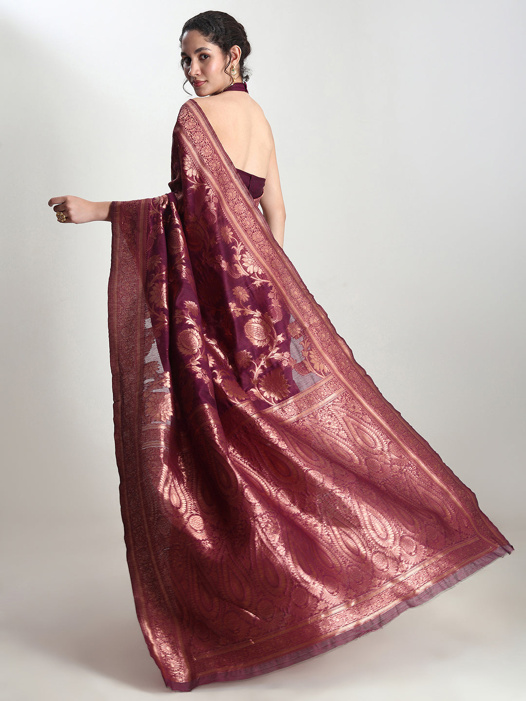 Janasya Purple Silk Blend Floral Jacquard Saree | Swadesiicart