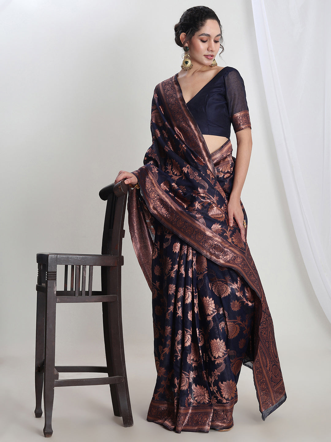 Janasya Navy Blue Silk Blend Floral Jacquard Saree | Swadesiicart