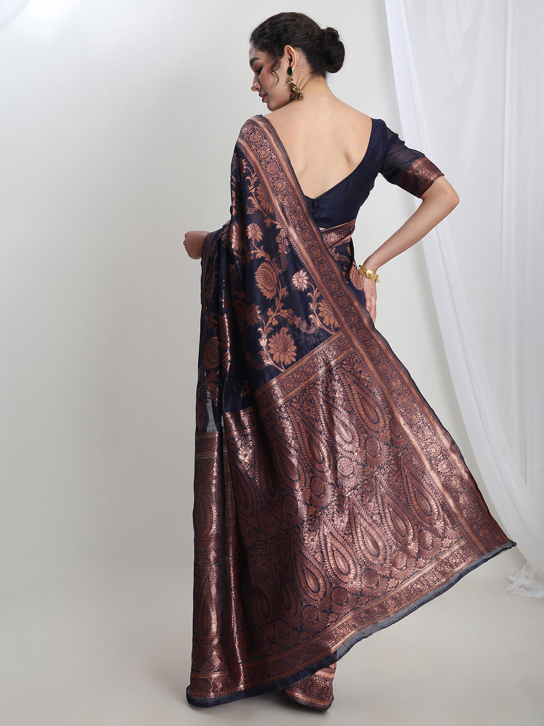 Janasya Navy Blue Silk Blend Floral Jacquard Saree | Swadesiicart