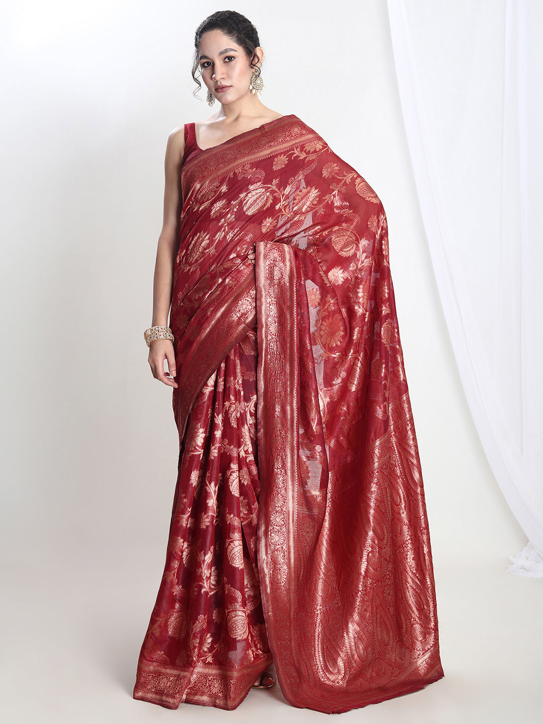 Janasya Red Silk Blend Floral Jacquard Saree | Swadesiicart