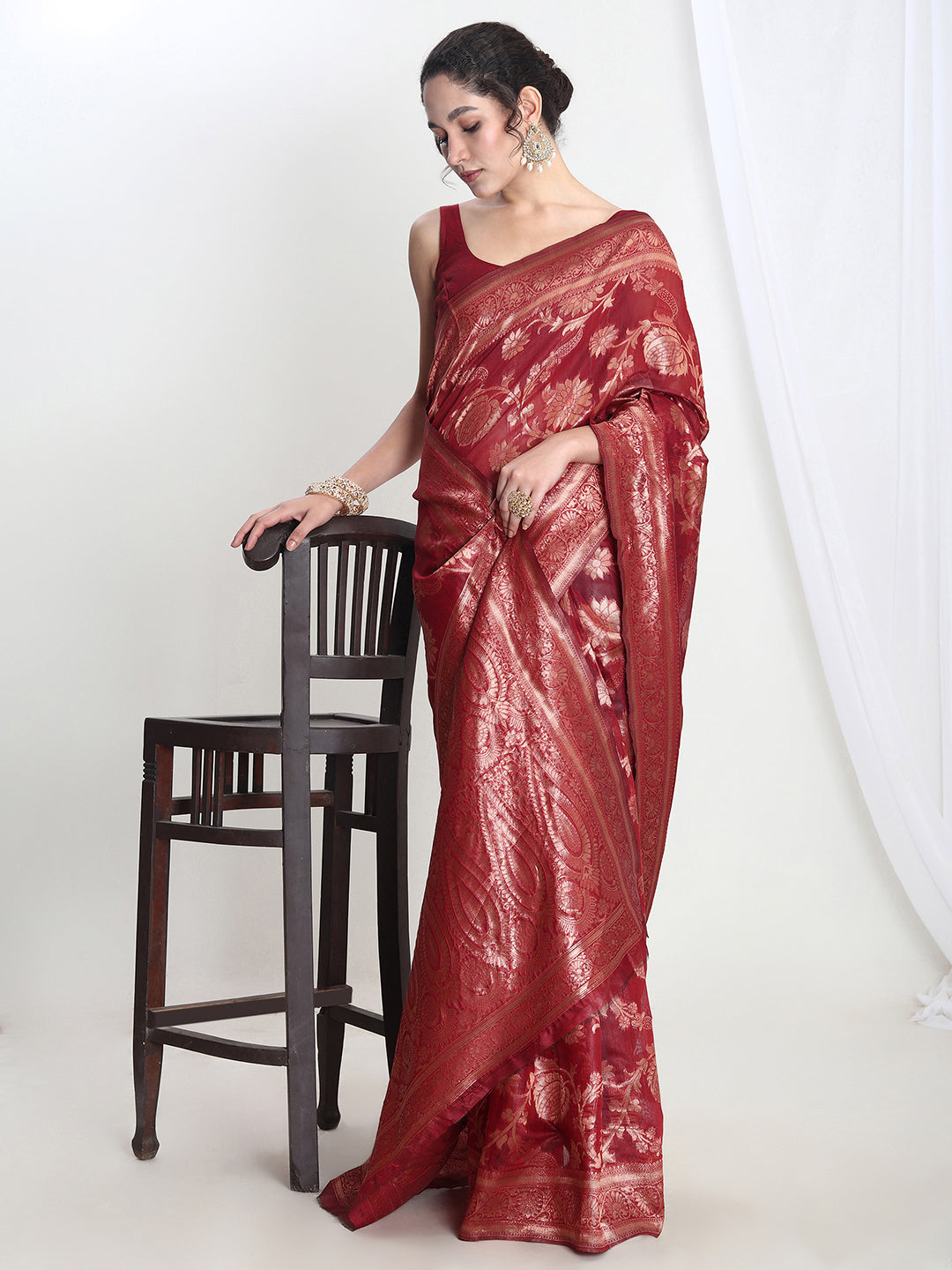 Janasya Red Silk Blend Floral Jacquard Saree | Swadesiicart