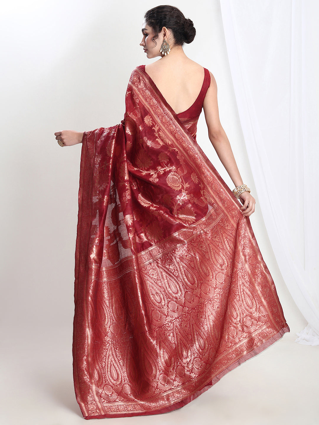 Janasya Red Silk Blend Floral Jacquard Saree | Swadesiicart