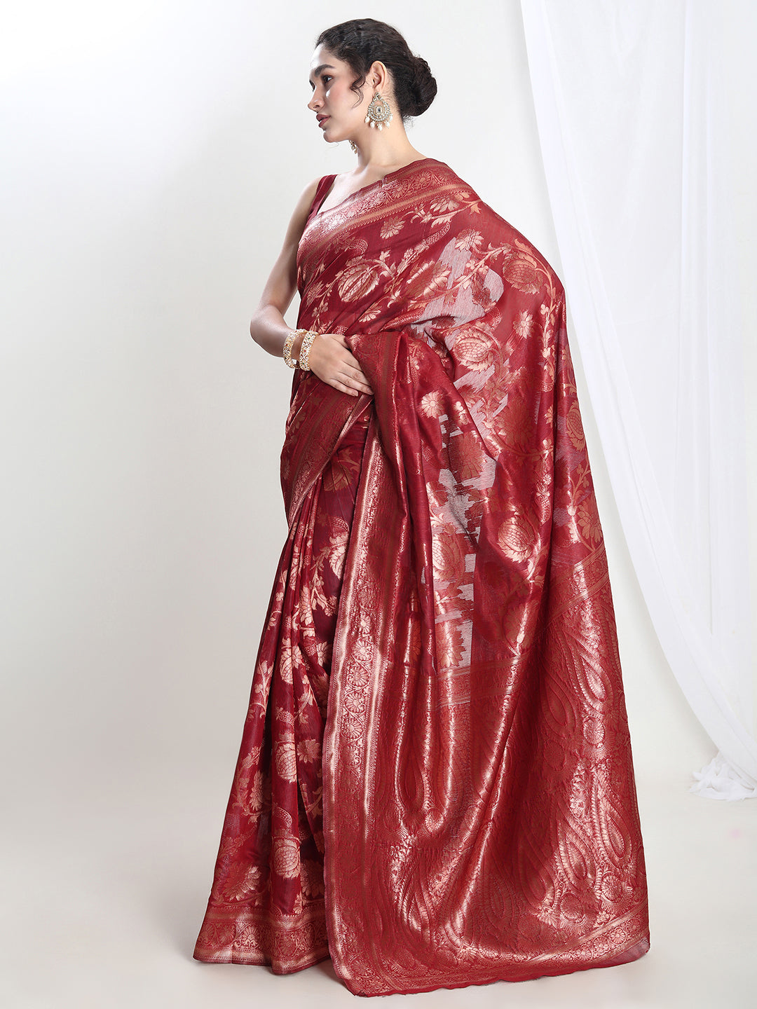 Janasya Red Silk Blend Floral Jacquard Saree | Swadesiicart