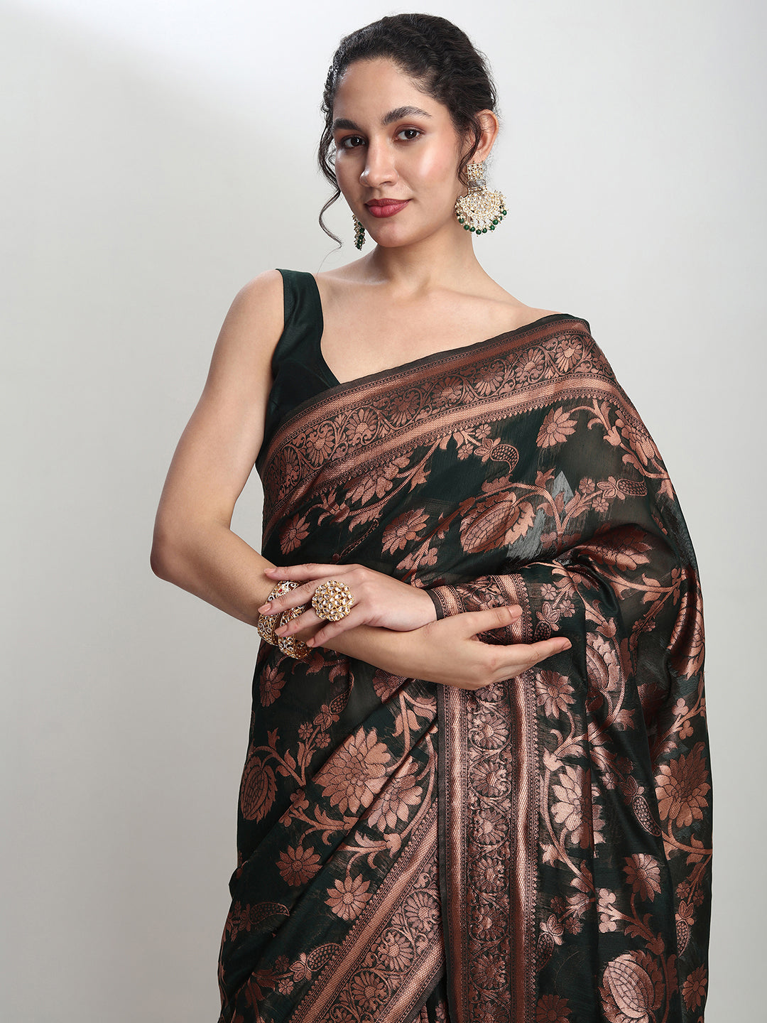 Janasya Dark Green Silk Blend Floral Jacquard Saree | Swadesiicart