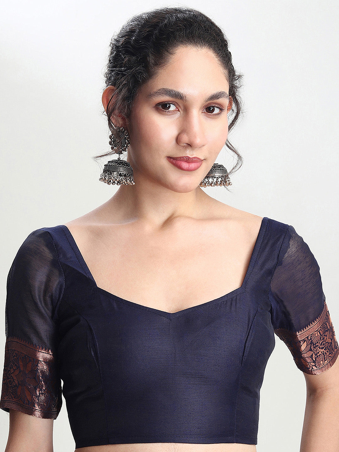 Janasya Indigo Silk Blend Floral Jacquard Saree | Swadesiicart