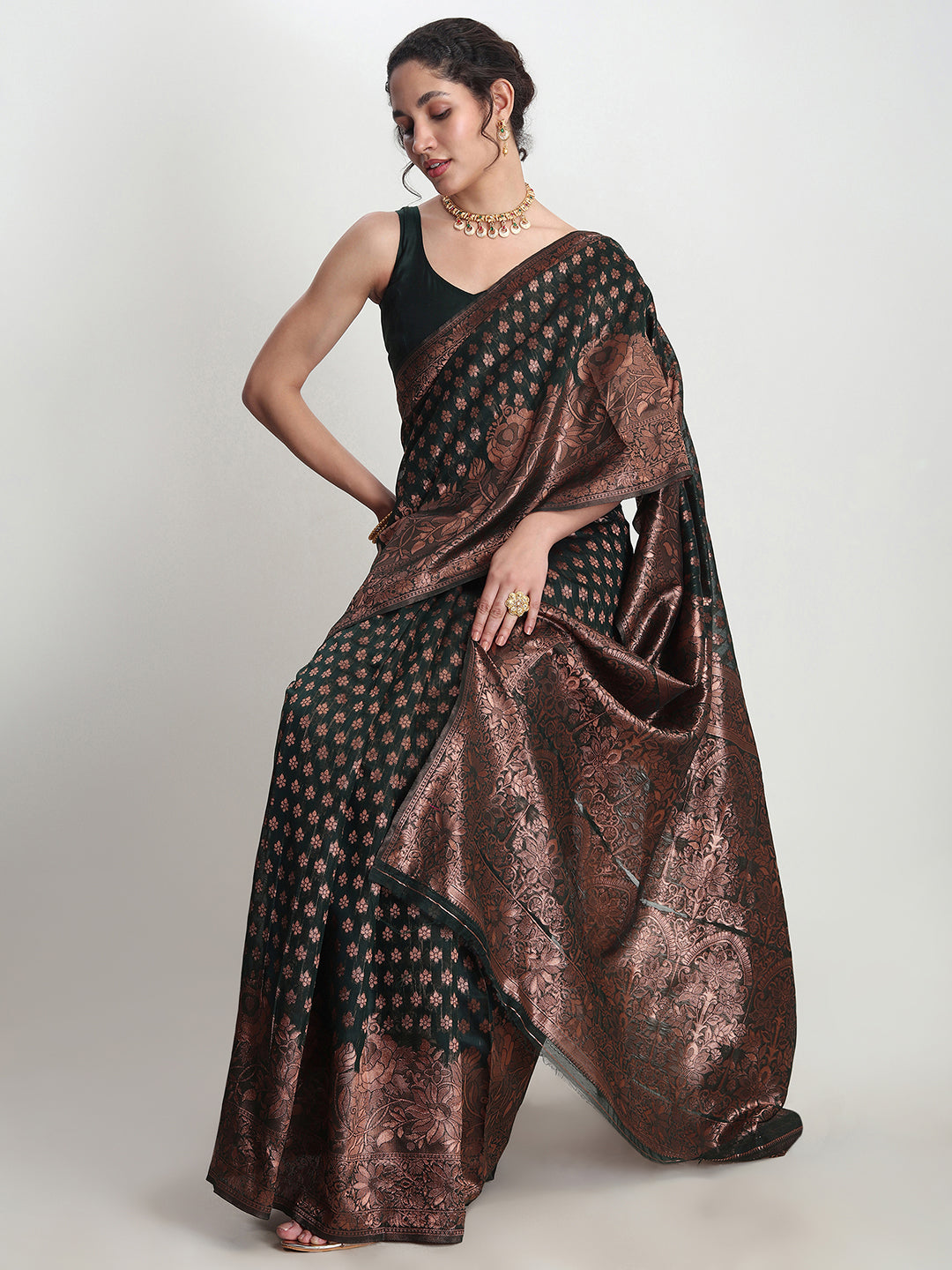 Janasya Dark Green Silk Blend Floral Jacquard Saree | Swadesiicart