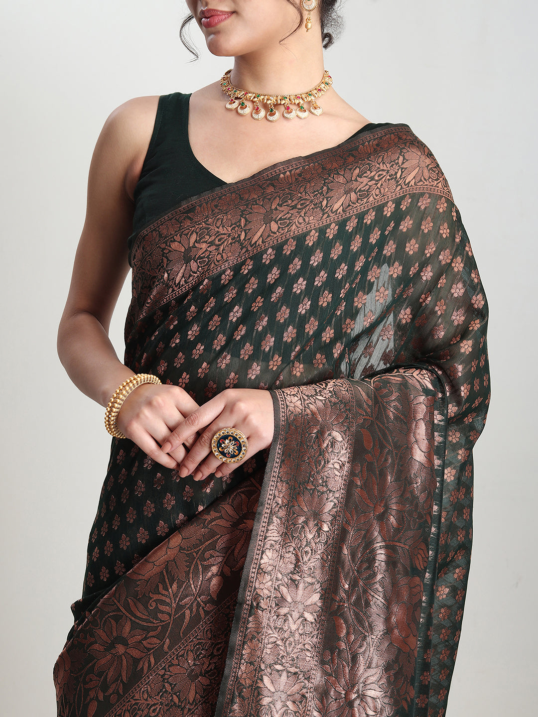 Janasya Dark Green Silk Blend Floral Jacquard Saree | Swadesiicart