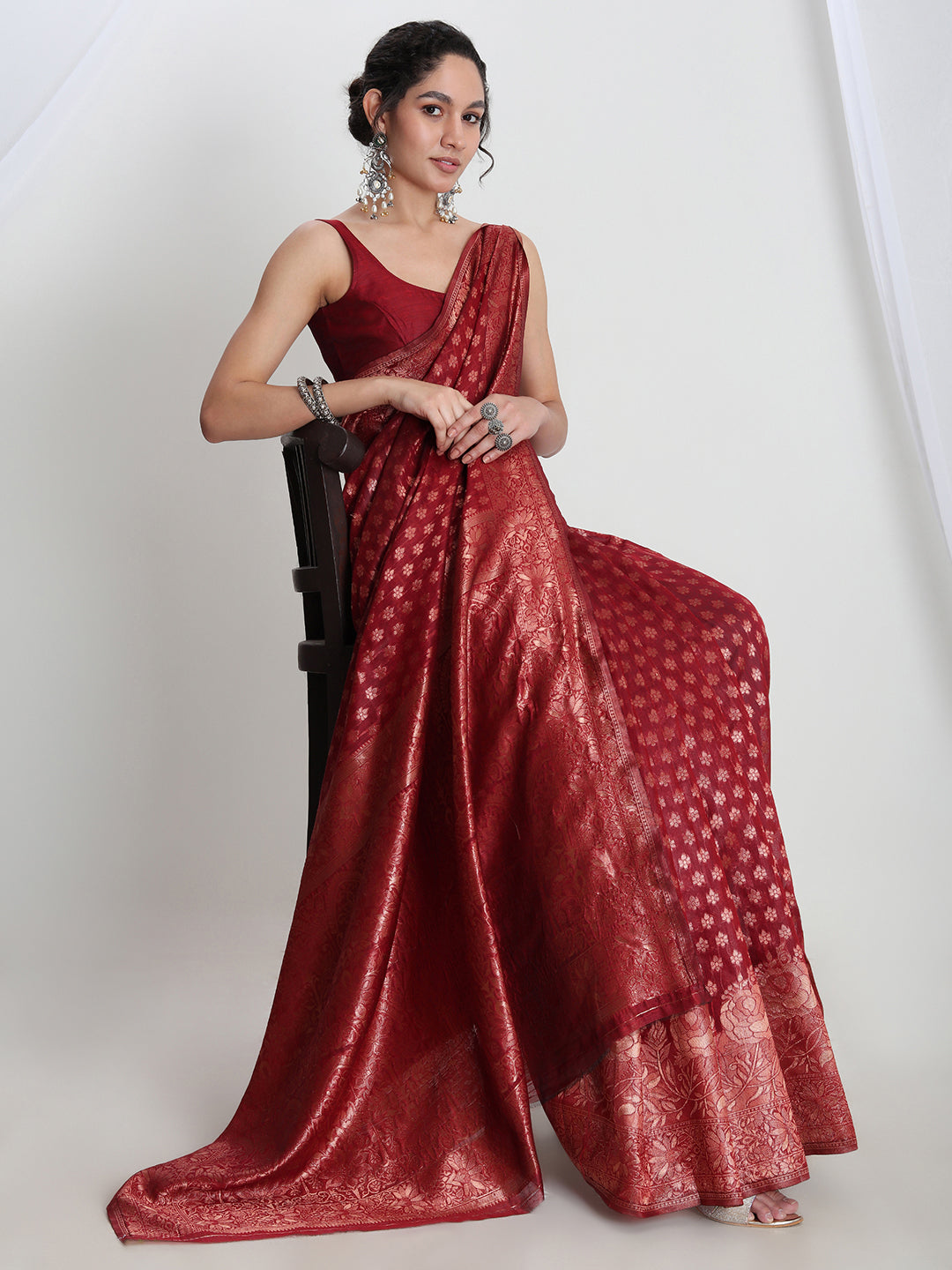 Janasya Red Silk Blend Floral Jacquard Saree | Swadesiicart