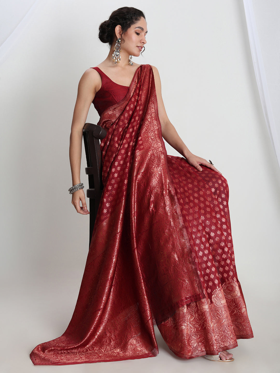 Janasya Red Silk Blend Floral Jacquard Saree | Swadesiicart