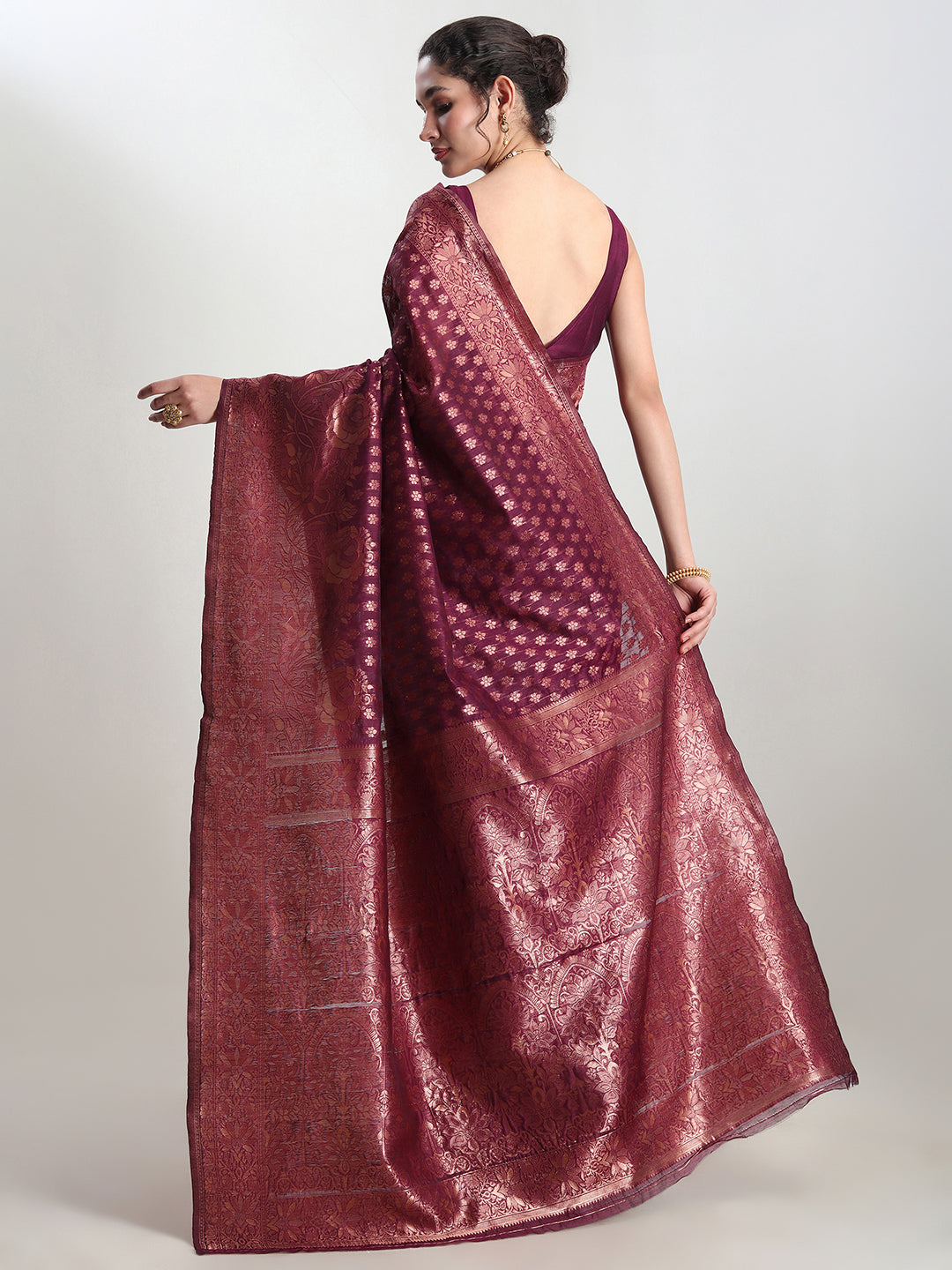 Janasya Purple Silk Blend Floral Jacquard Saree | Swadesiicart