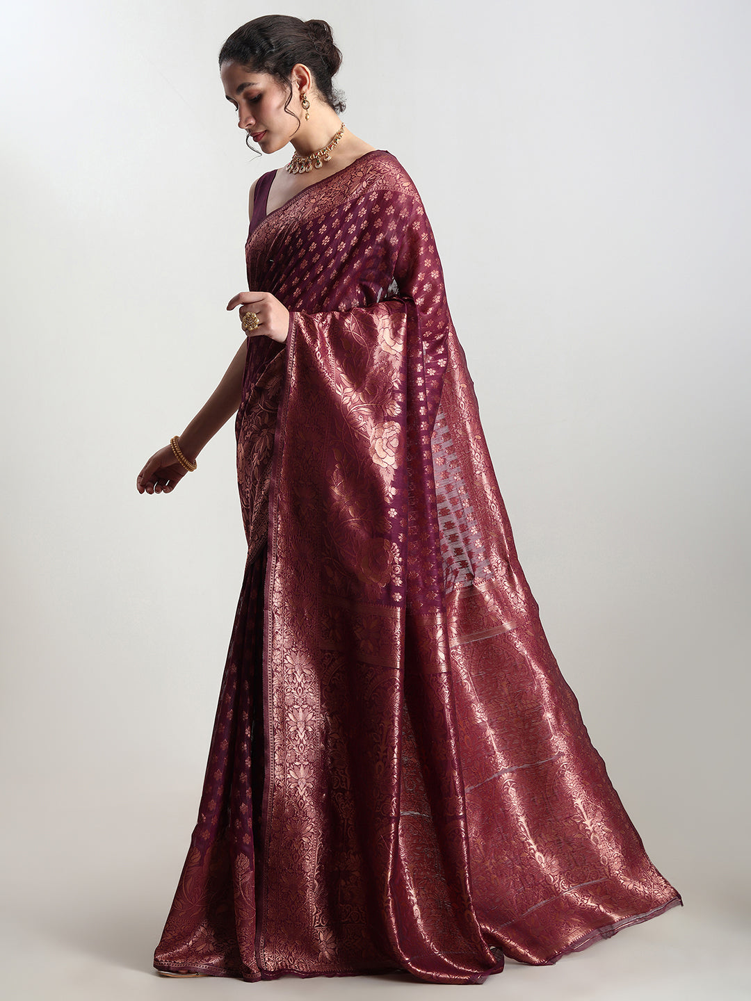 Janasya Purple Silk Blend Floral Jacquard Saree | Swadesiicart