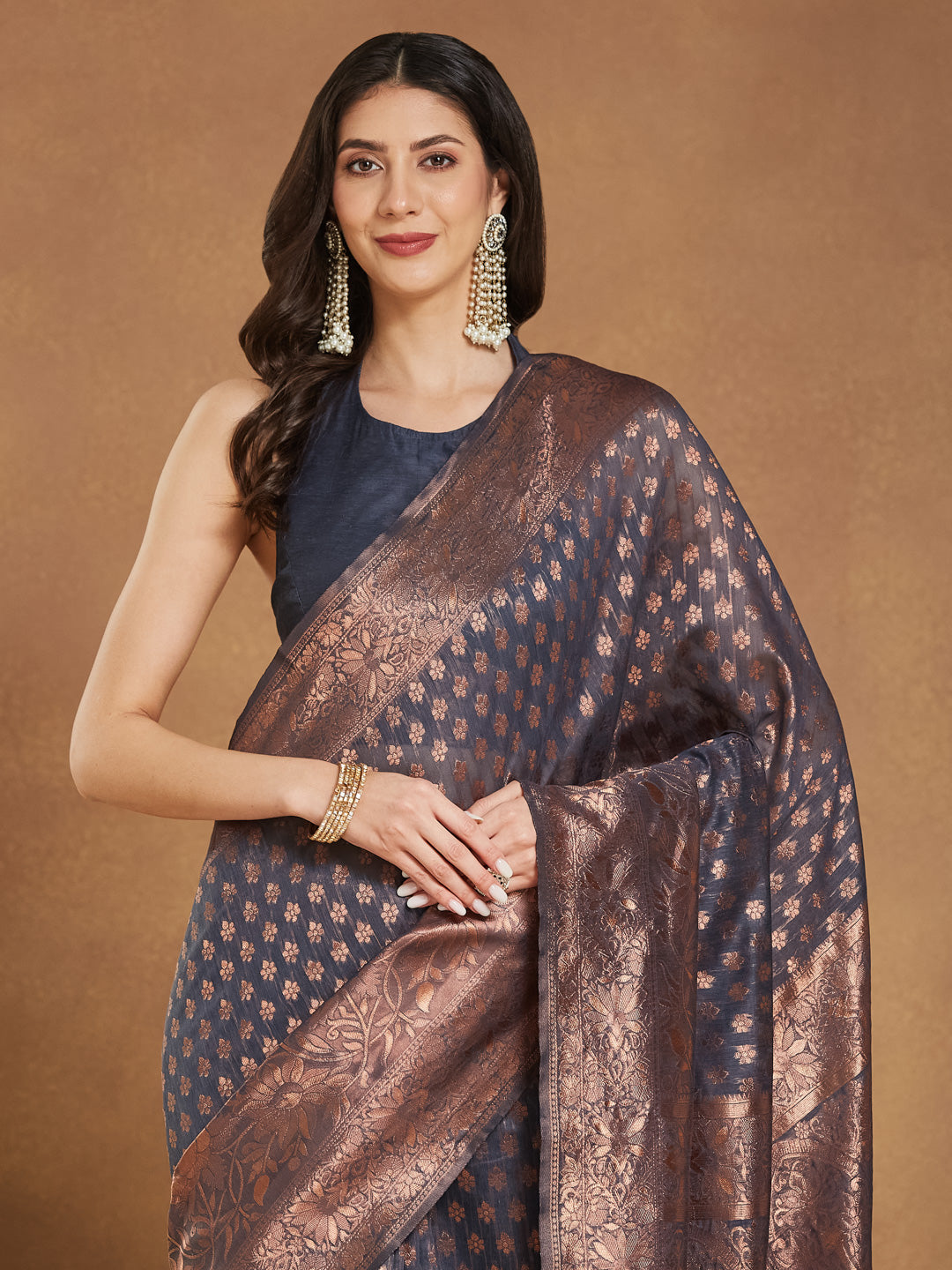 Janasya Dark Grey Silk Blend Floral Jacquard Saree | Swadesiicart
