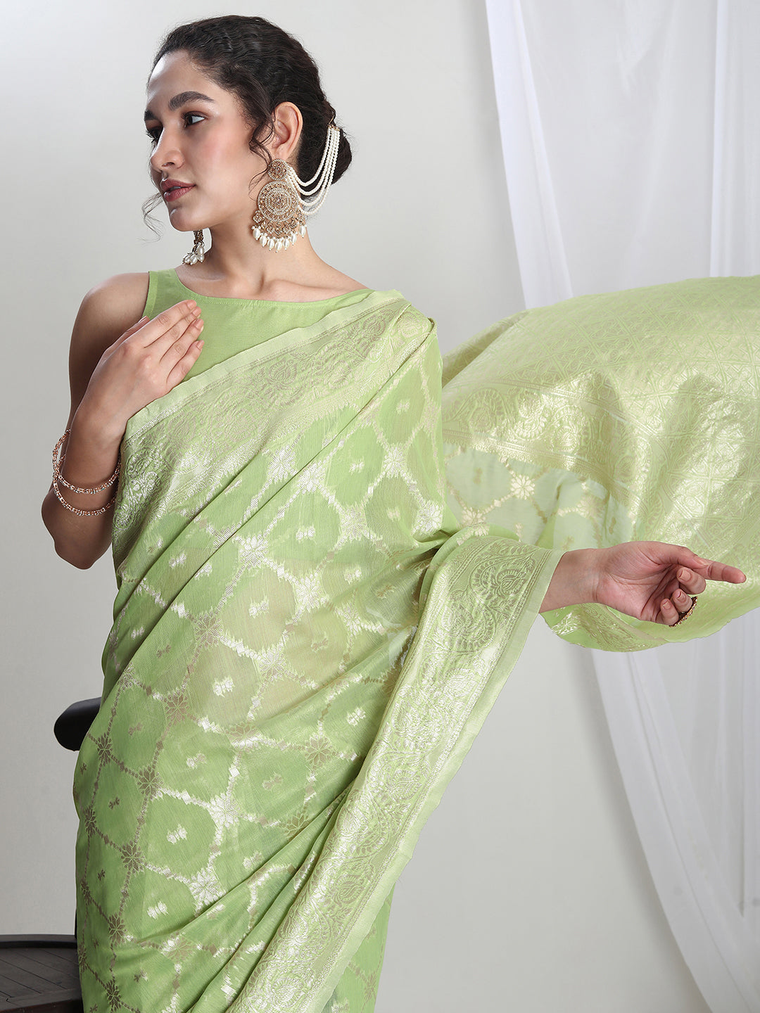 Janasya Light Green Silk Blend Geometric Jacquard Saree | Swadesiicart