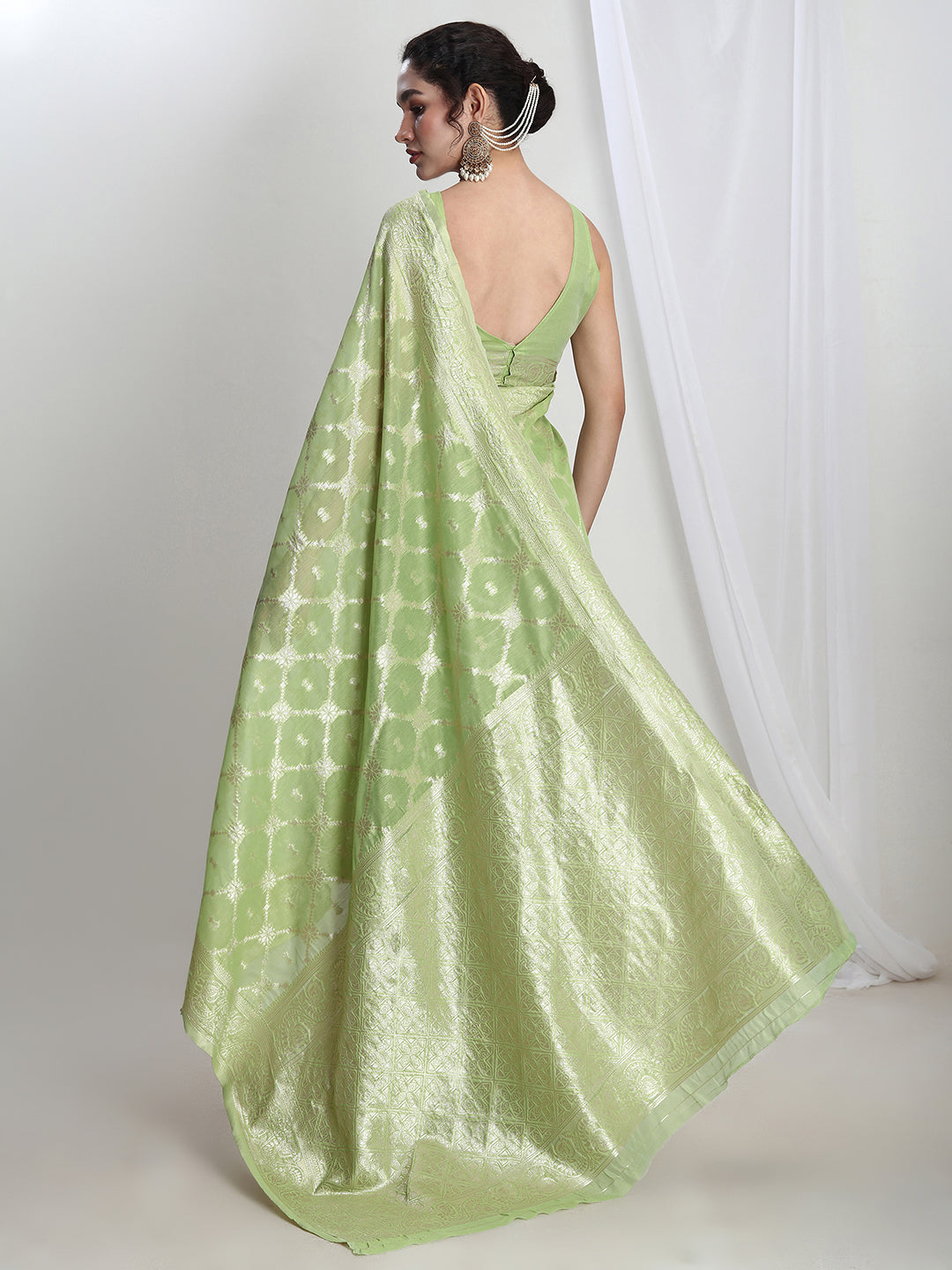 Janasya Light Green Silk Blend Geometric Jacquard Saree | Swadesiicart