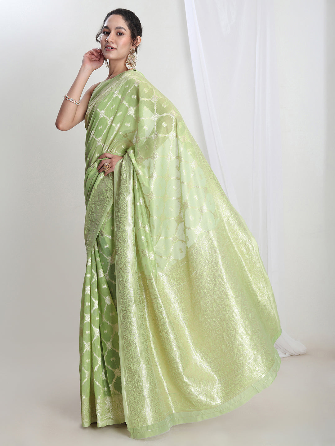 Janasya Light Green Silk Blend Geometric Jacquard Saree | Swadesiicart