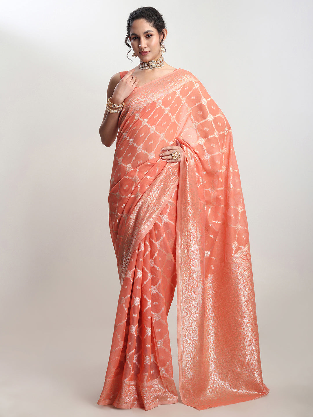 Janasya Peach Silk Blend Geometric Jacquard Saree | Swadesiicart