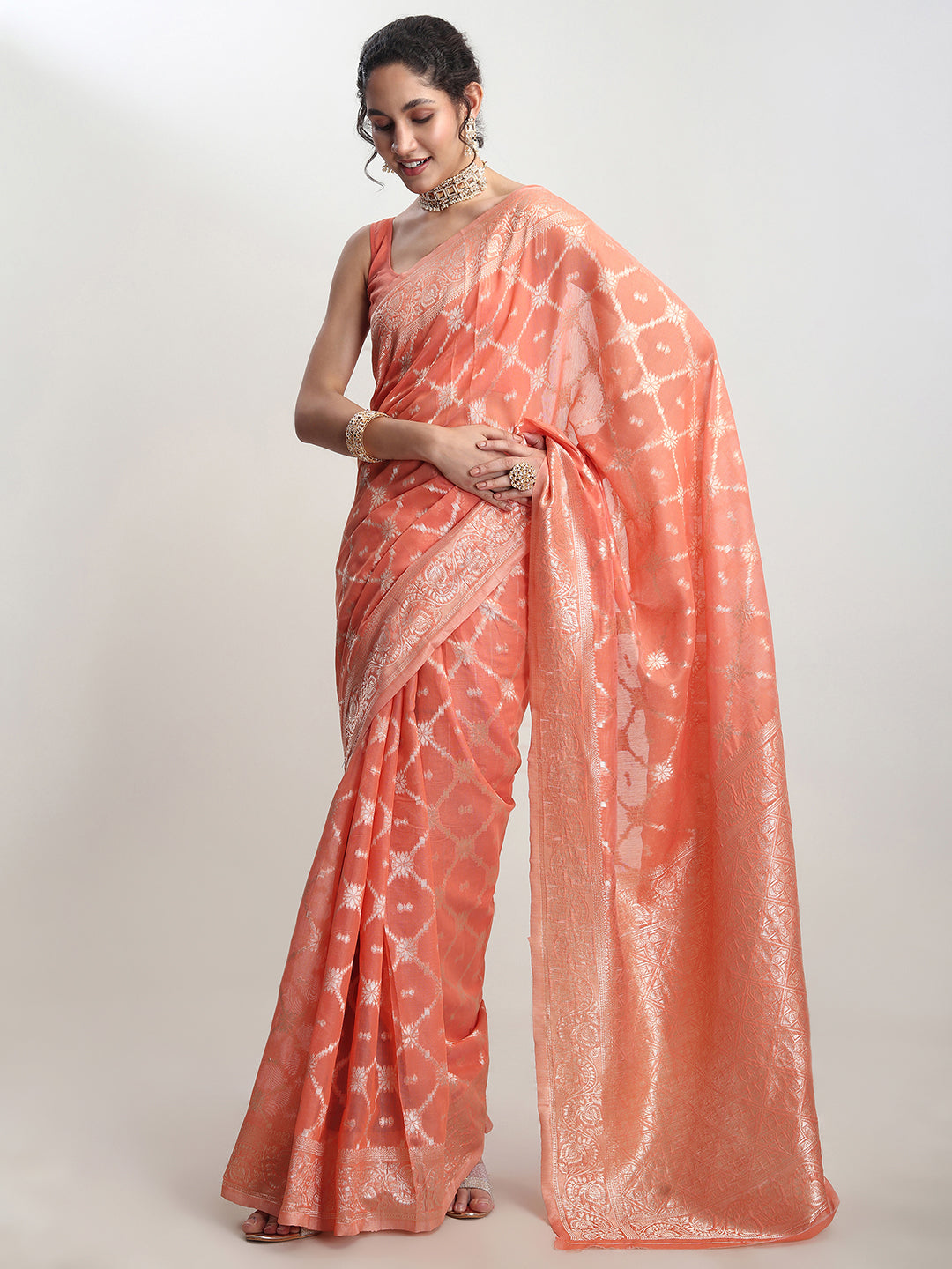 Janasya Peach Silk Blend Geometric Jacquard Saree | Swadesiicart