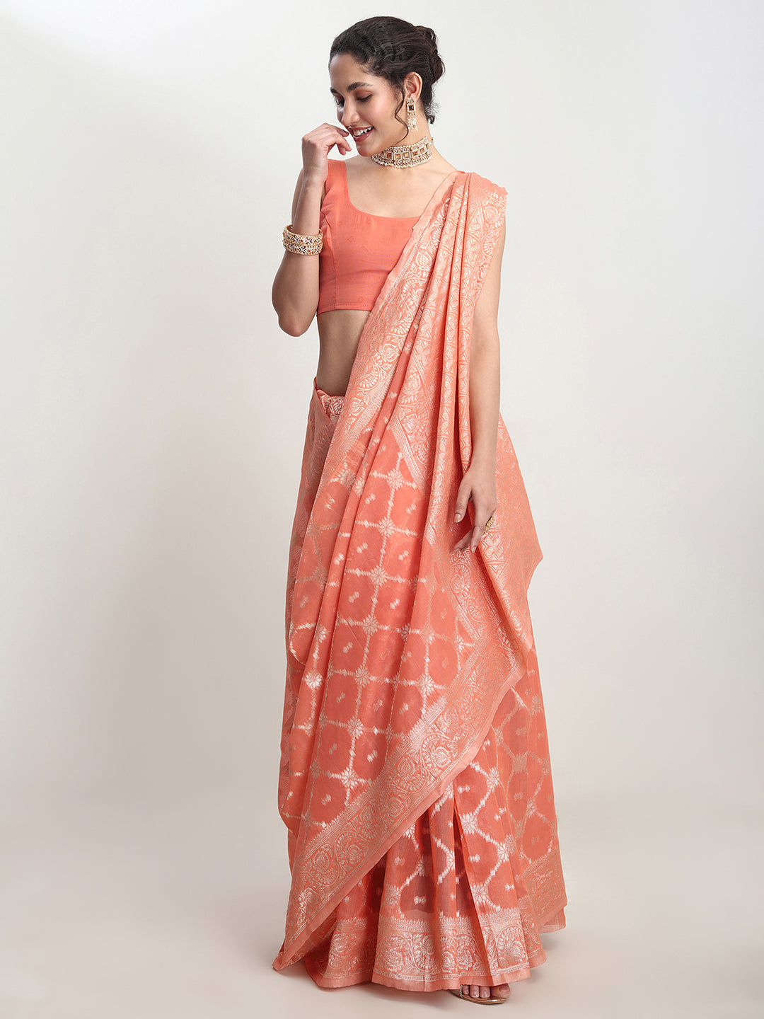 Janasya Peach Silk Blend Geometric Jacquard Saree | Swadesiicart