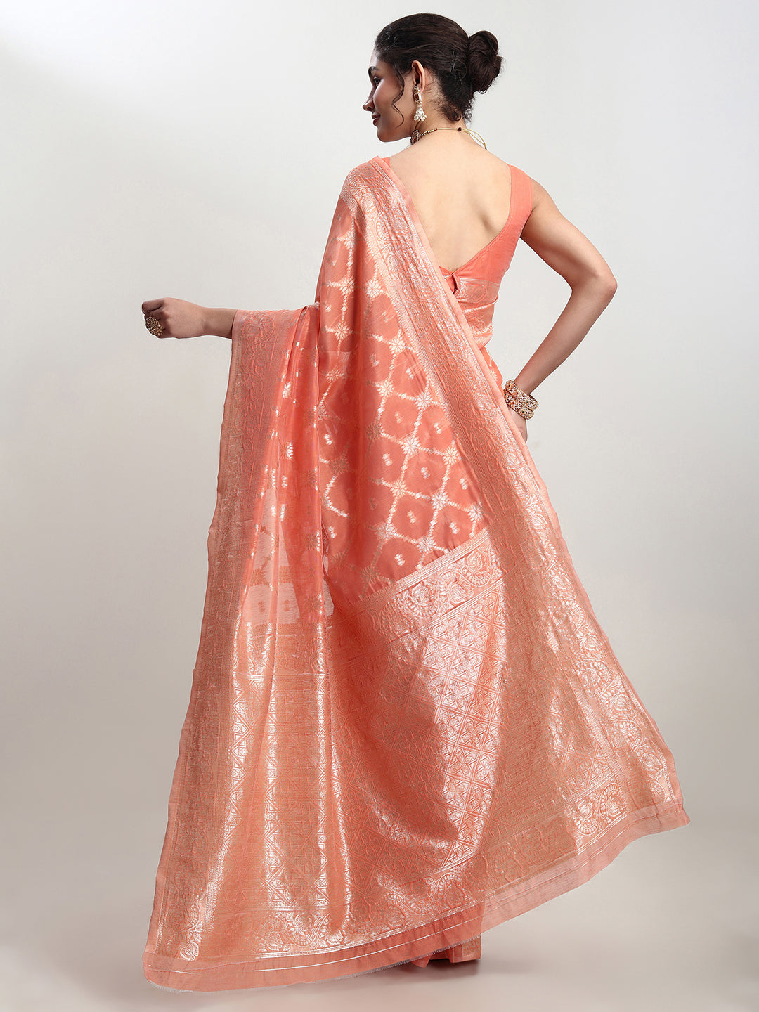 Janasya Peach Silk Blend Geometric Jacquard Saree | Swadesiicart
