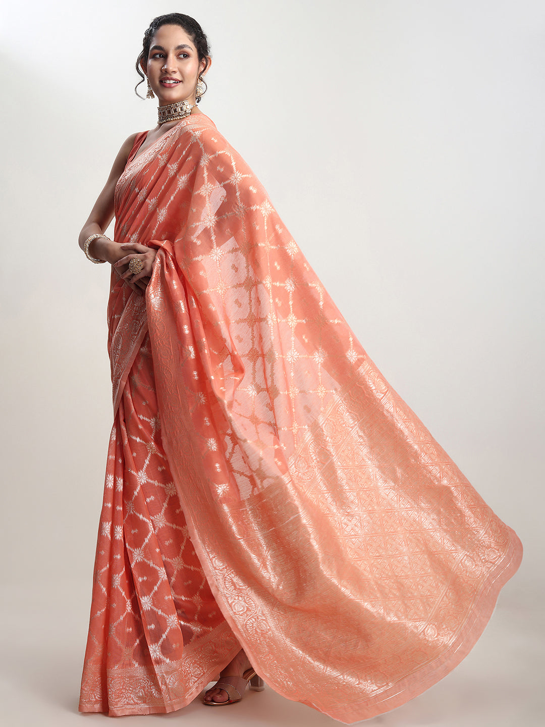 Janasya Peach Silk Blend Geometric Jacquard Saree | Swadesiicart