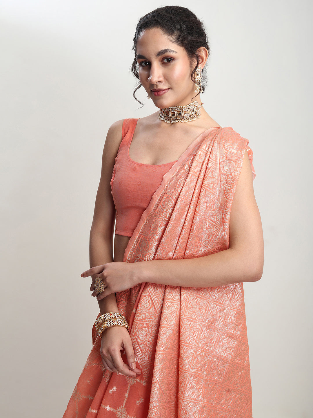 Janasya Peach Silk Blend Geometric Jacquard Saree | Swadesiicart