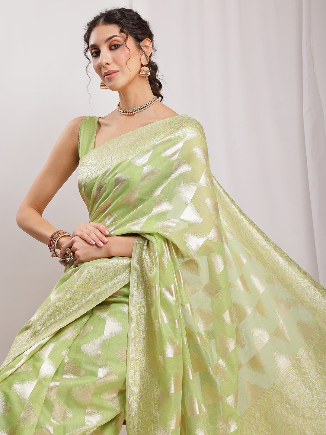 Janasya Navy Blue Silk Blend Geometric Jacquard Saree | Swadesiicart