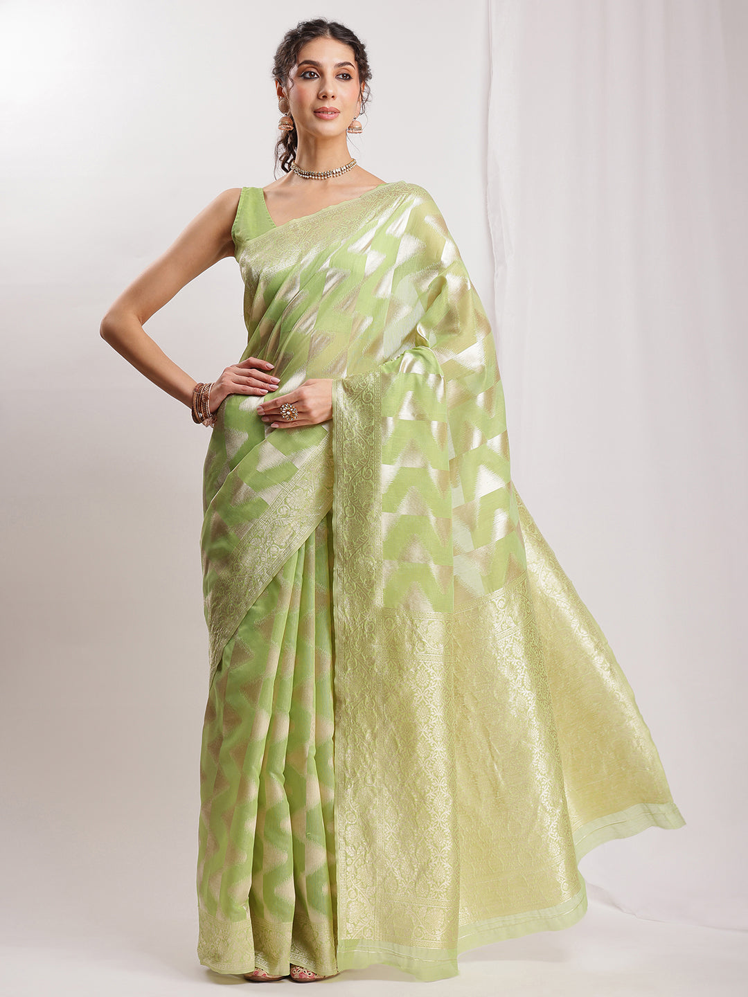 Janasya Navy Blue Silk Blend Geometric Jacquard Saree | Swadesiicart