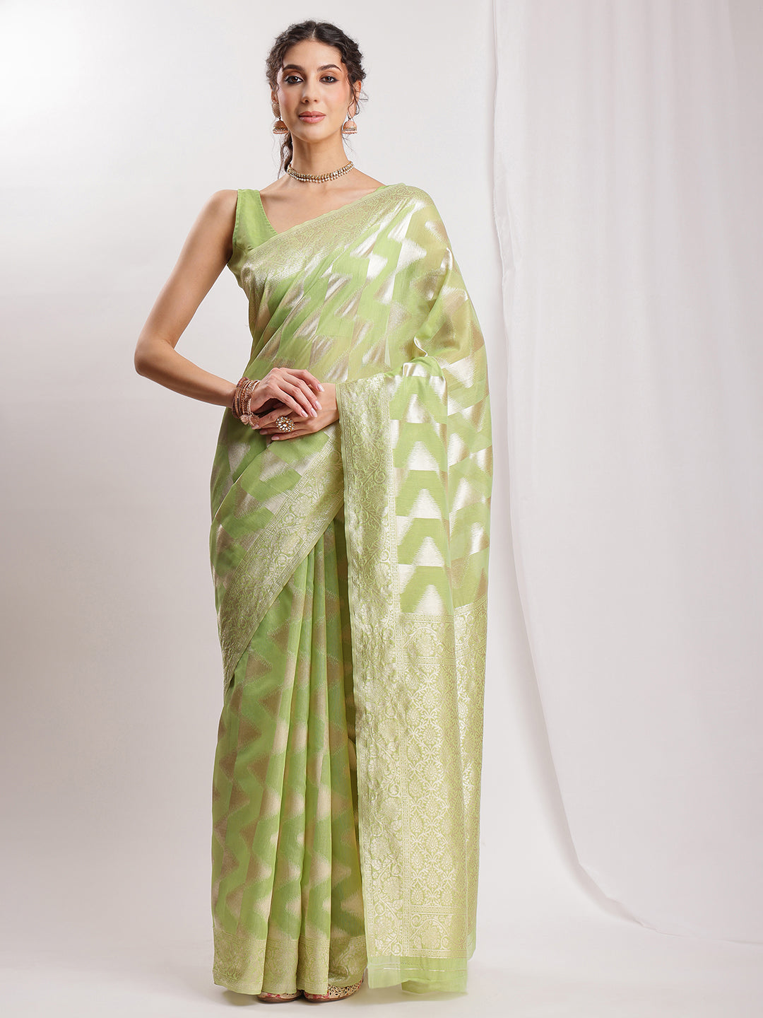 Janasya Navy Blue Silk Blend Geometric Jacquard Saree | Swadesiicart