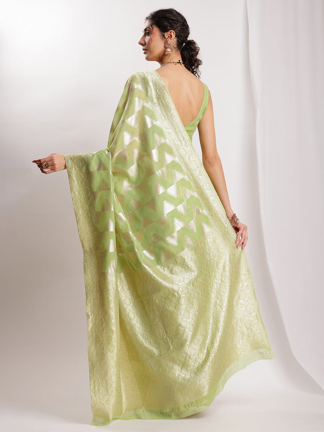Janasya Navy Blue Silk Blend Geometric Jacquard Saree | Swadesiicart