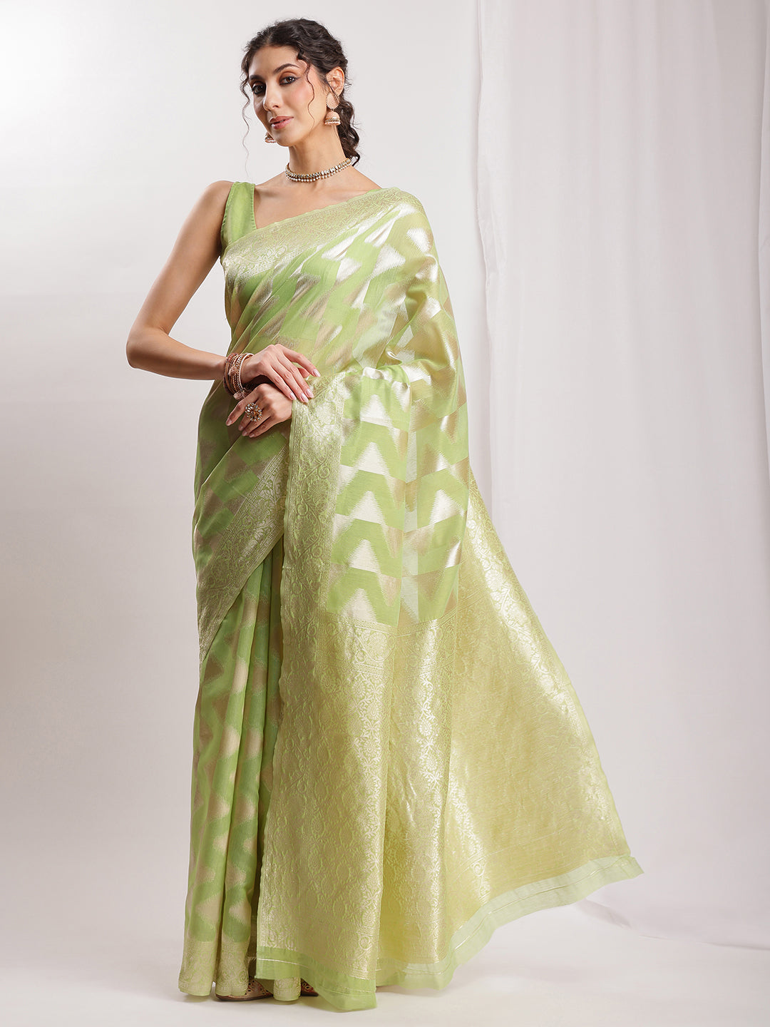 Janasya Navy Blue Silk Blend Geometric Jacquard Saree | Swadesiicart