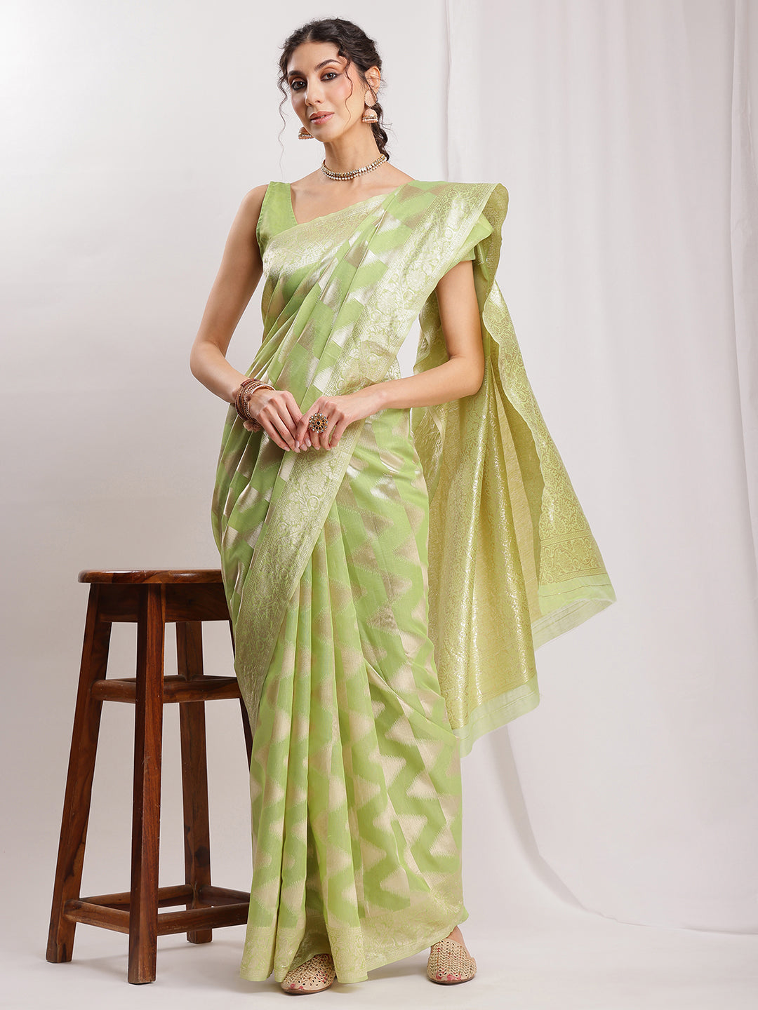 Janasya Navy Blue Silk Blend Geometric Jacquard Saree | Swadesiicart