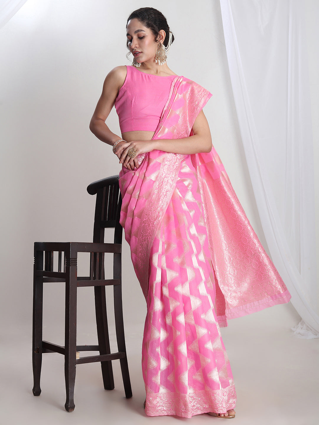 Janasya Pink Silk Blend Geometric Jacquard Saree | Swadesiicart