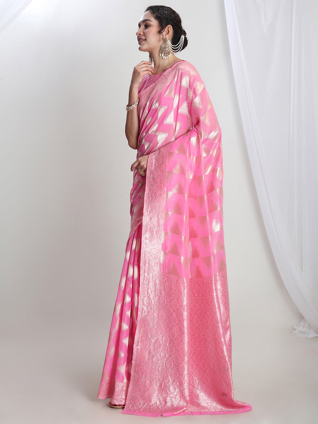 Janasya Pink Silk Blend Geometric Jacquard Saree | Swadesiicart