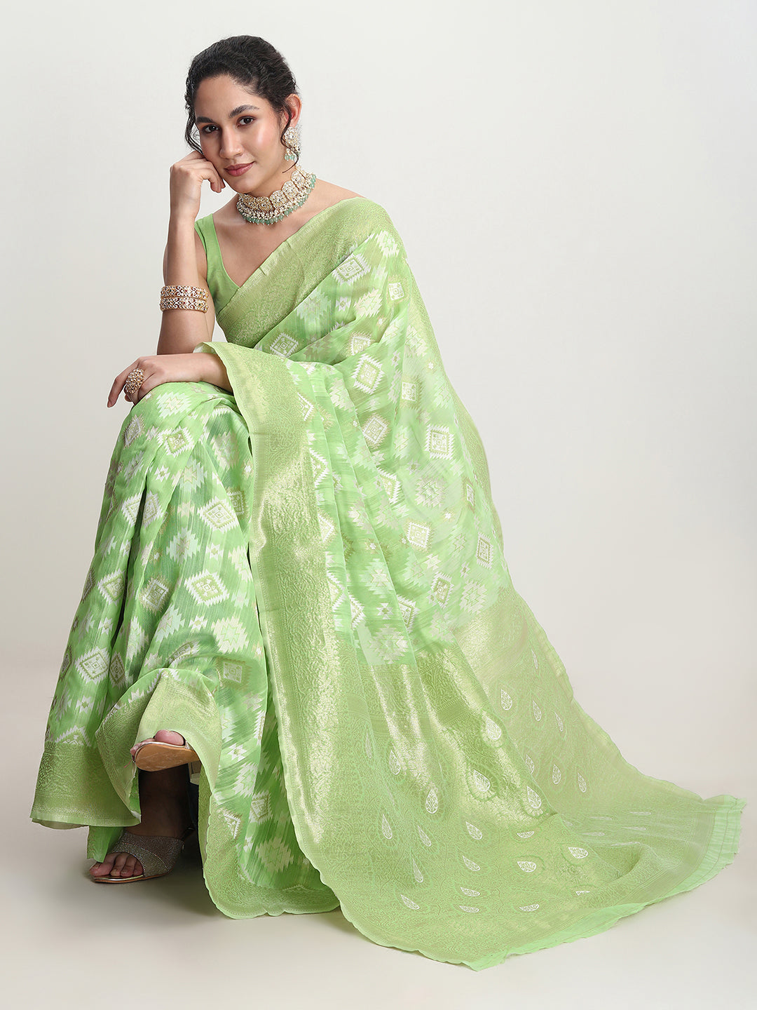 Janasya Green Silk Blend Geometric Jacquard Saree | Swadesiicart