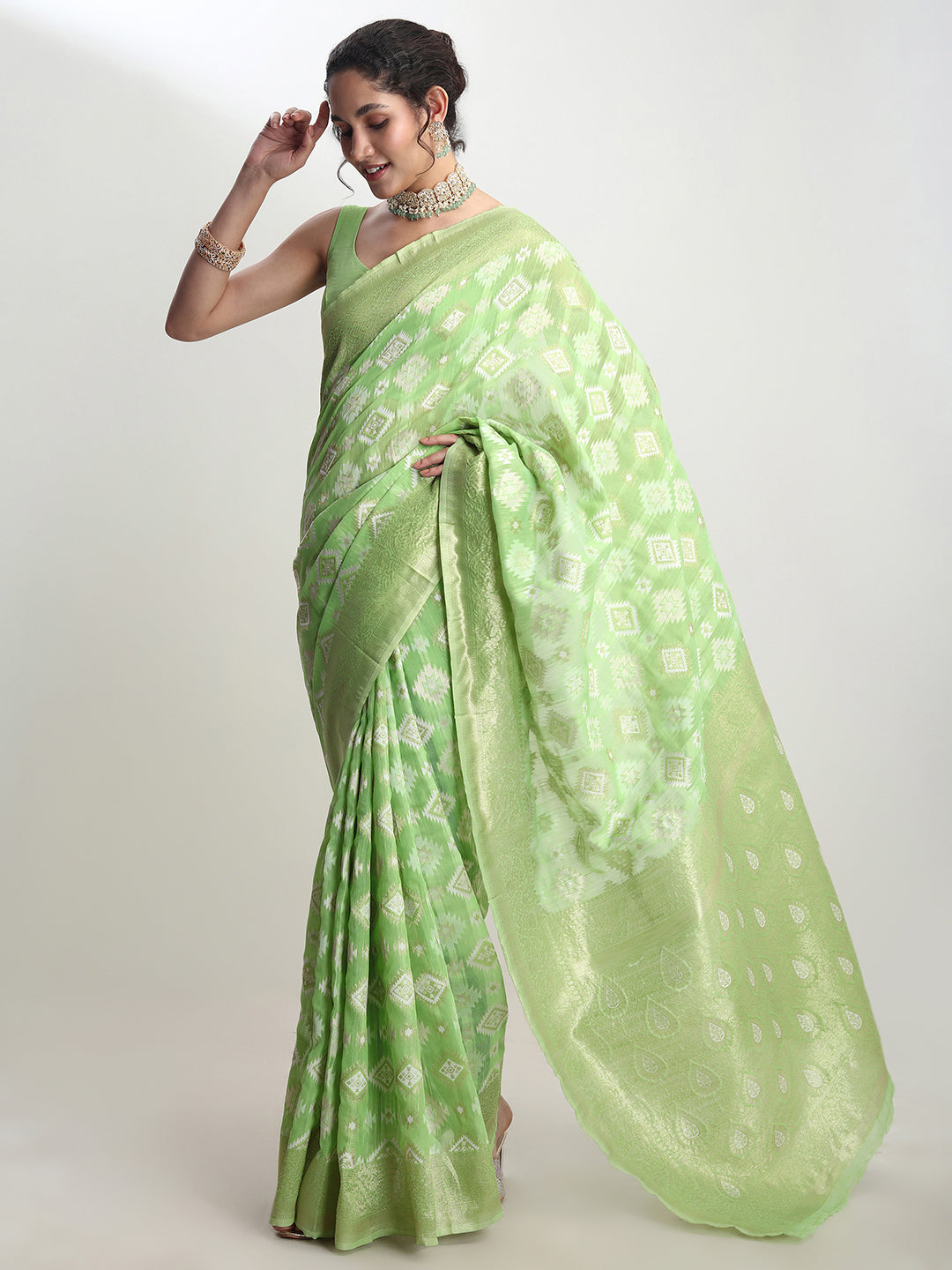 Janasya Green Silk Blend Geometric Jacquard Saree | Swadesiicart