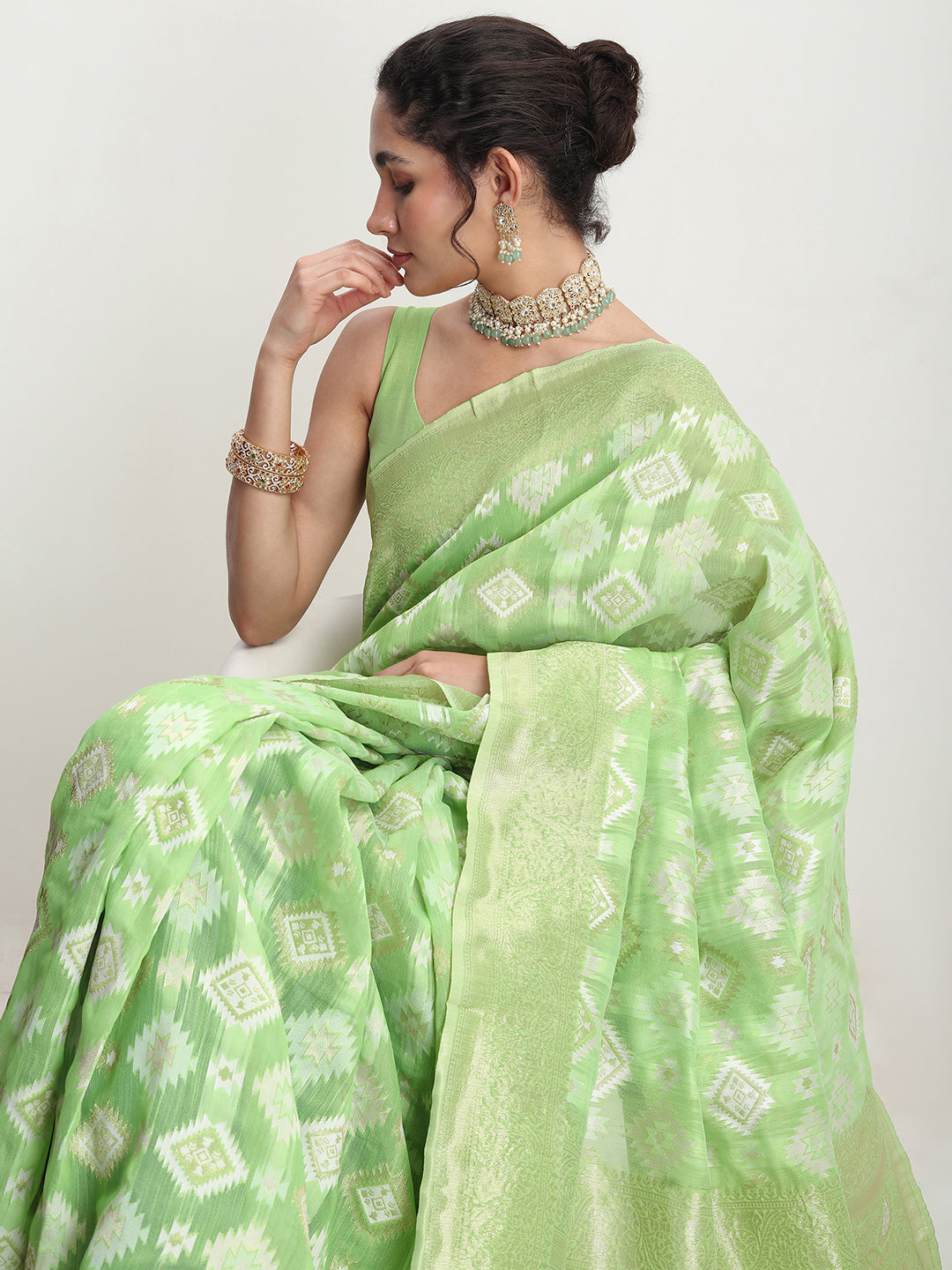 Janasya Green Silk Blend Geometric Jacquard Saree | Swadesiicart