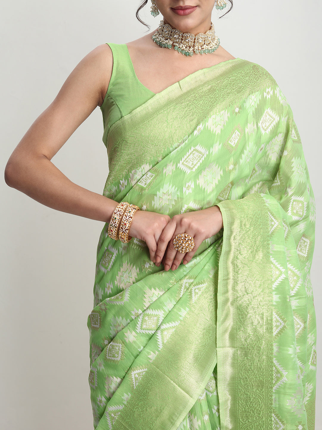 Janasya Green Silk Blend Geometric Jacquard Saree | Swadesiicart