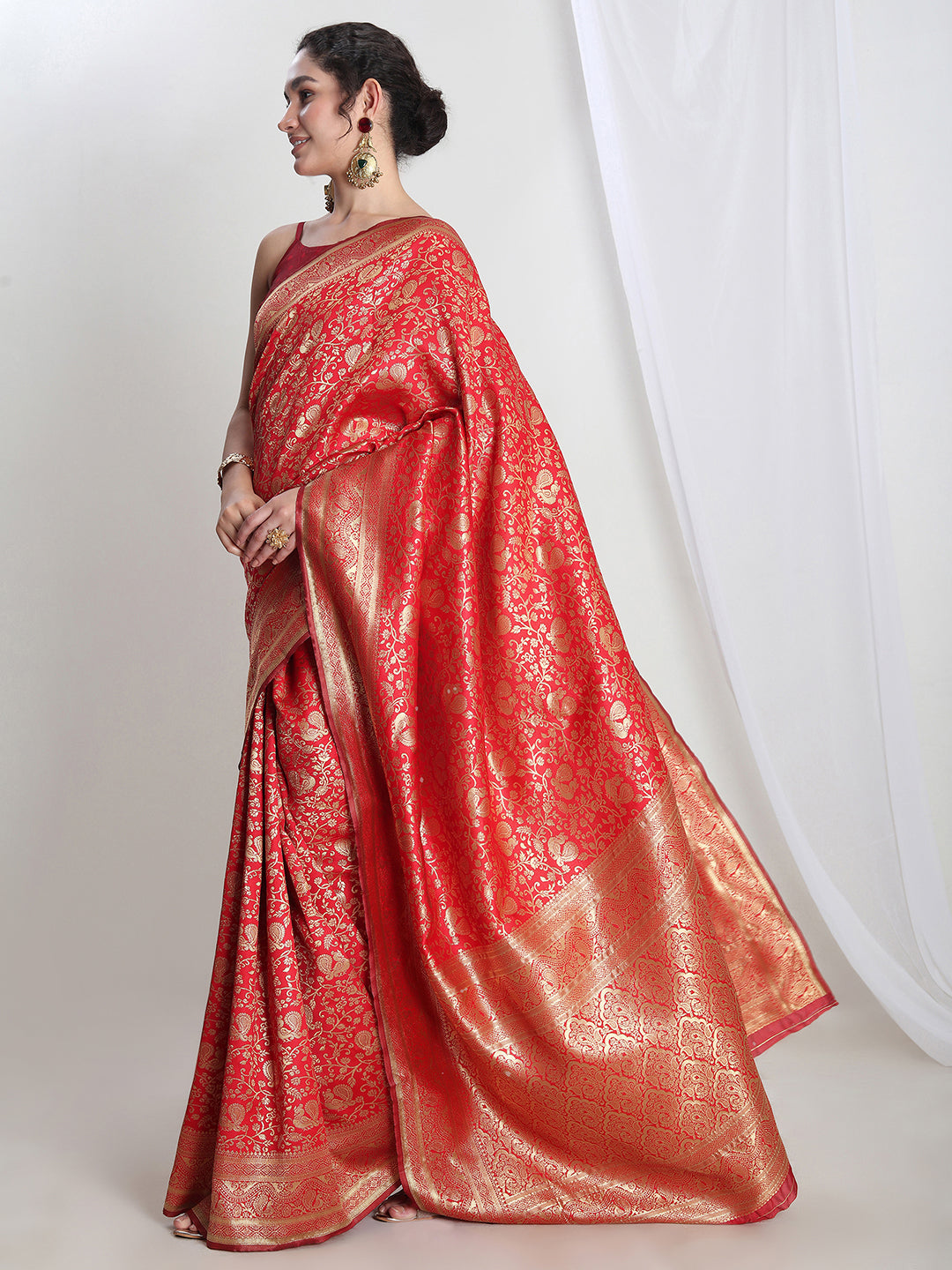 Janasya Red Silk Blend Floral Jacquard Saree | Swadesiicart