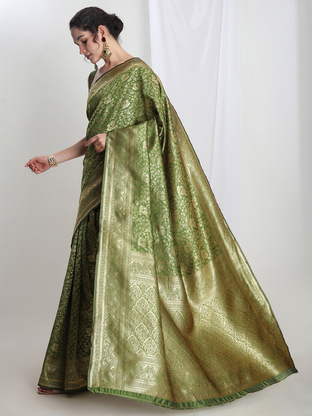 Janasya Green Silk Blend Floral Jacquard Saree | Swadesiicart