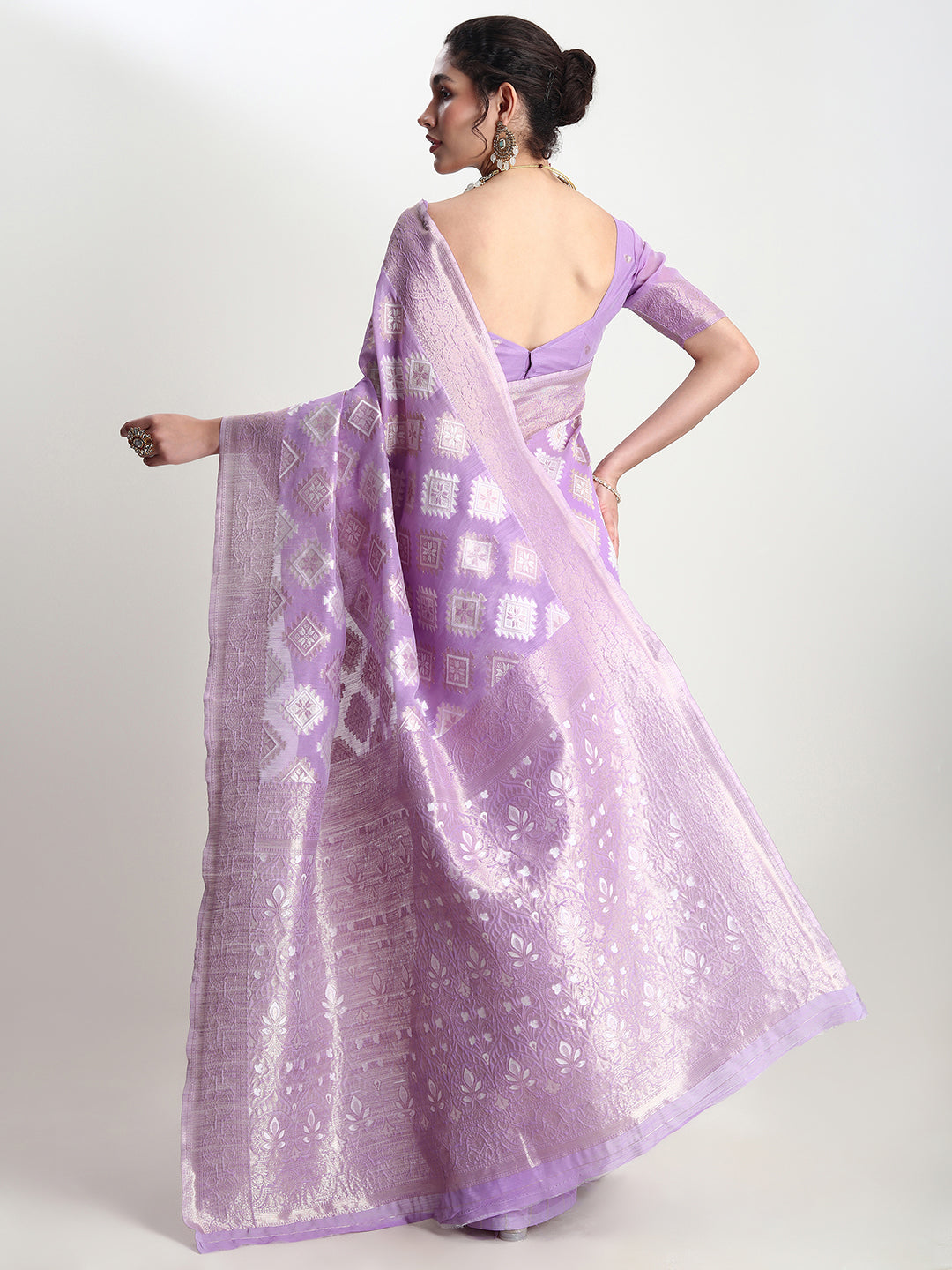 Janasya Lavender Silk Blend Geometric Jacquard Saree | Swadesiicart