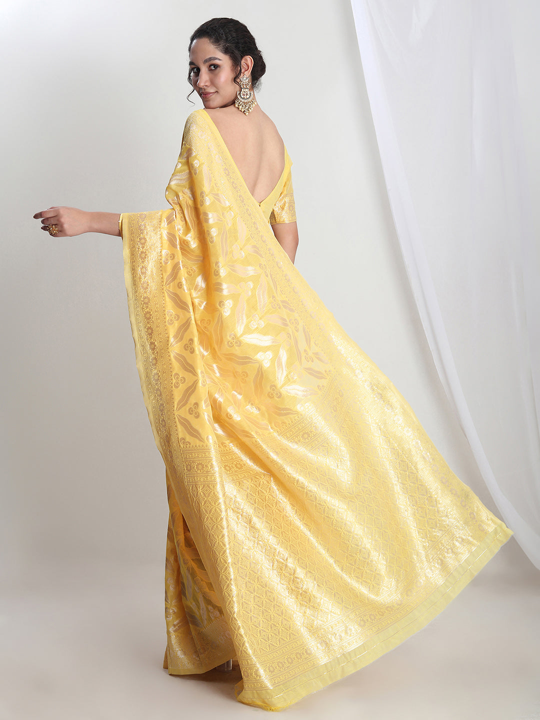 Janasya Yellow Silk Blend Floral Jacquard Saree | Swadesiicart