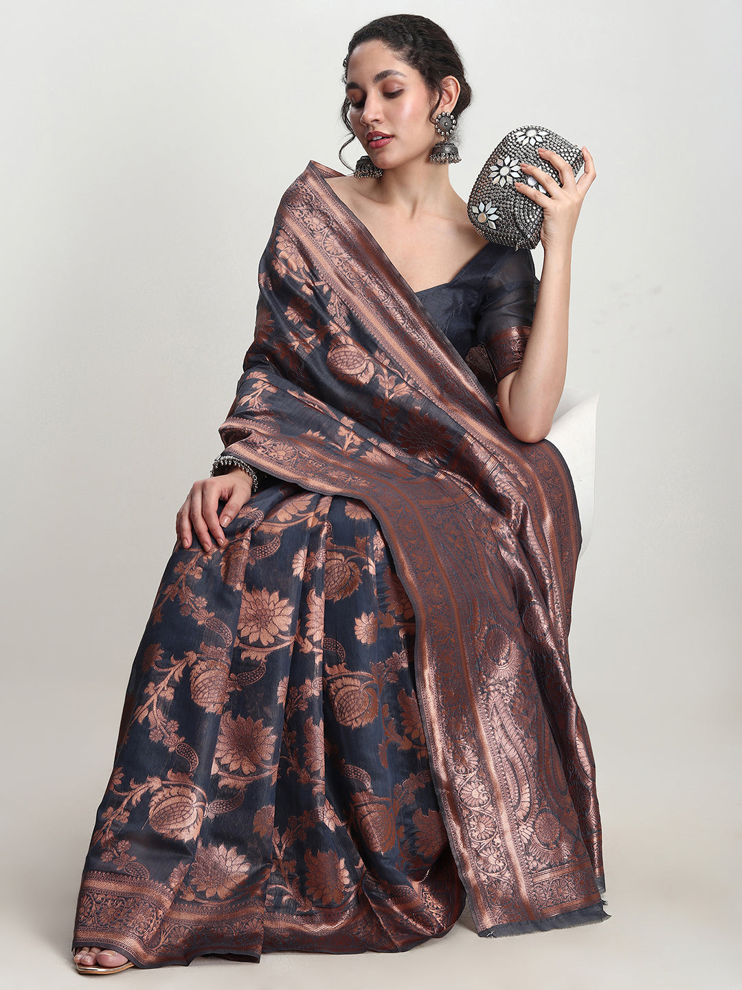Janasya Dark Grey Silk Blend Floral Jacquard Saree | Swadesiicart